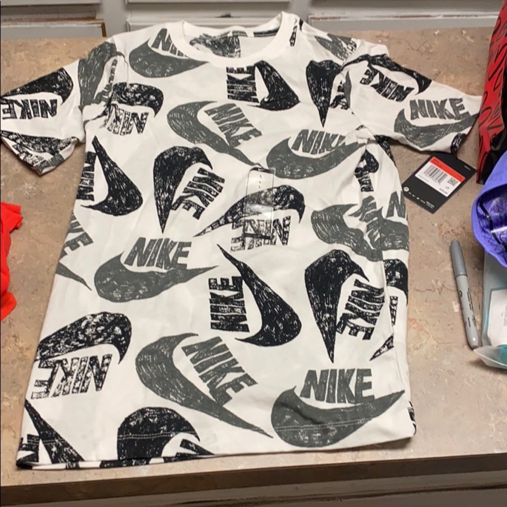 New youth boys large Nike T-shirt